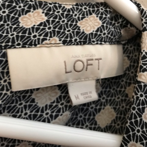 Gorgeous LOFT Blouse - Picture 5 of 9